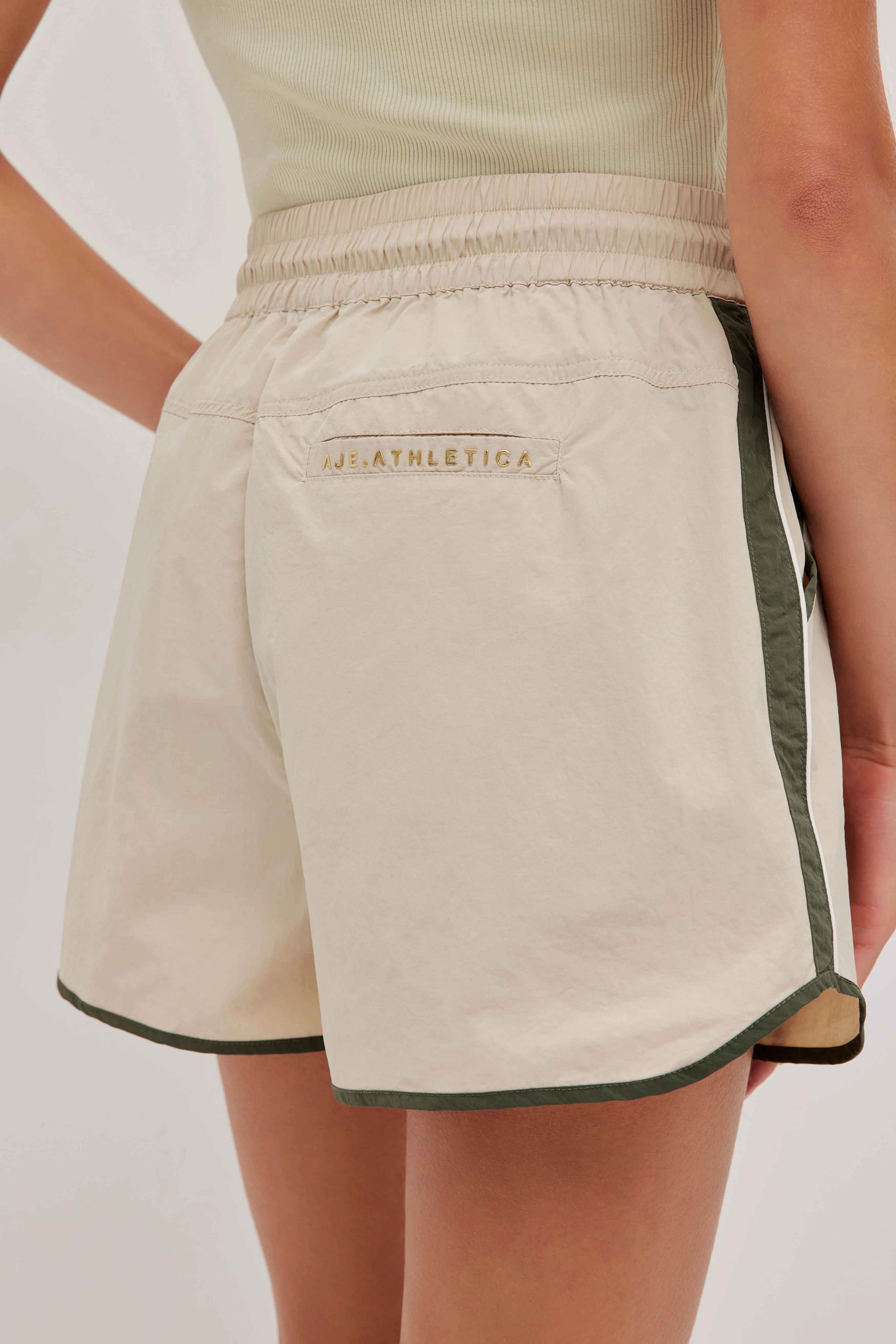 Contrast Spray Short 608 - Image 4