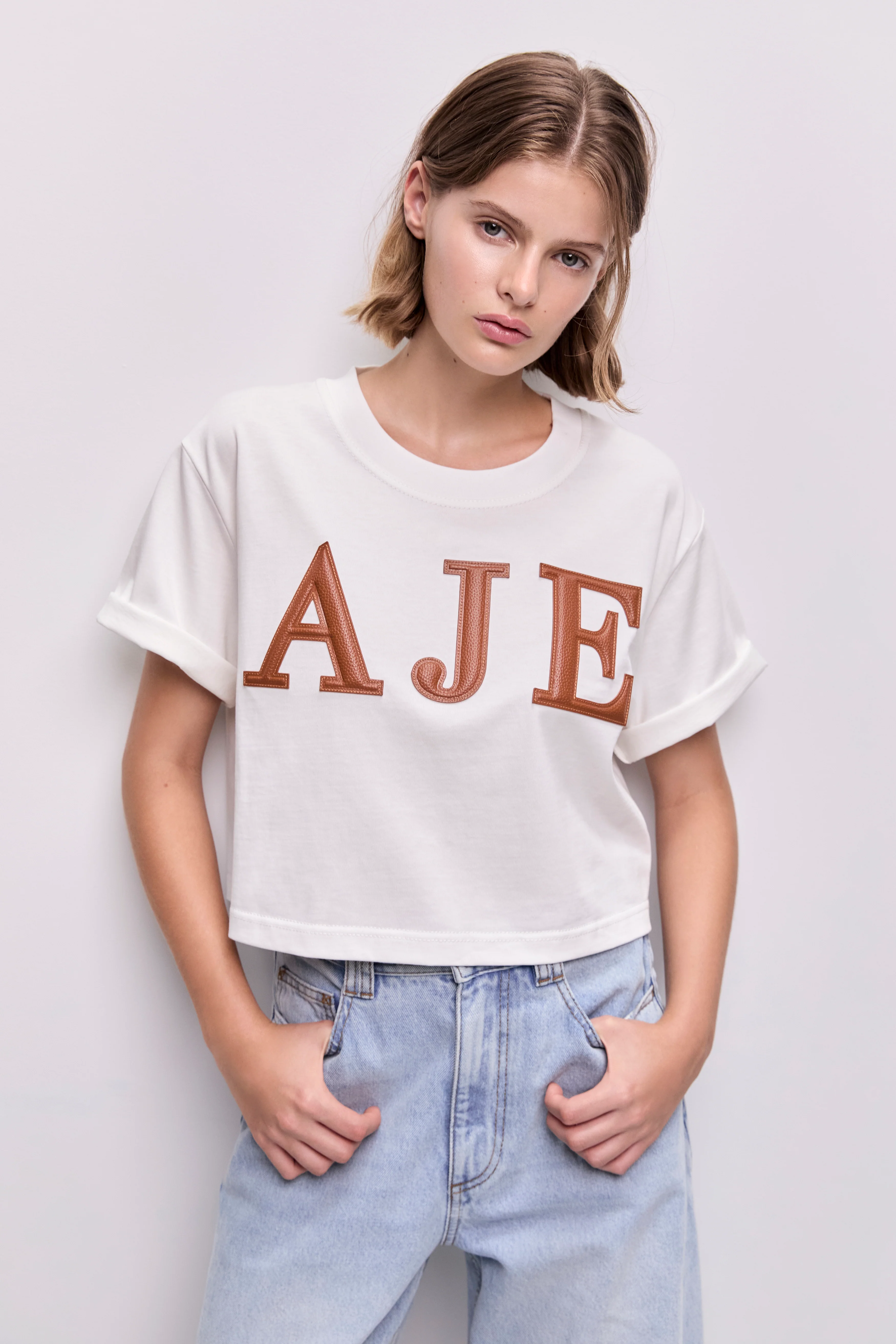 Danila Logo Cropped Tee - Image 3
