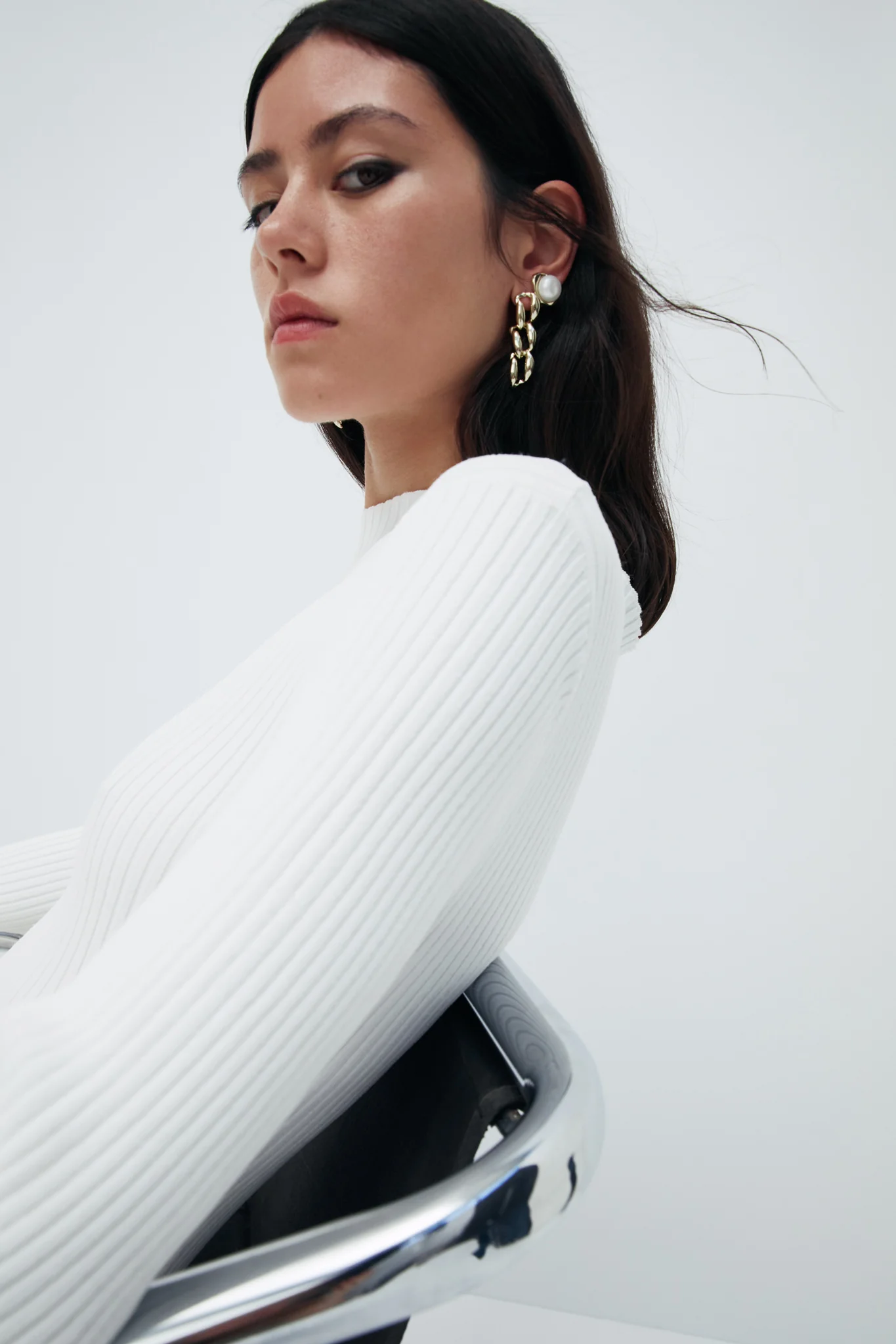 Paloma Mini Chain Drop Earring - Image 3