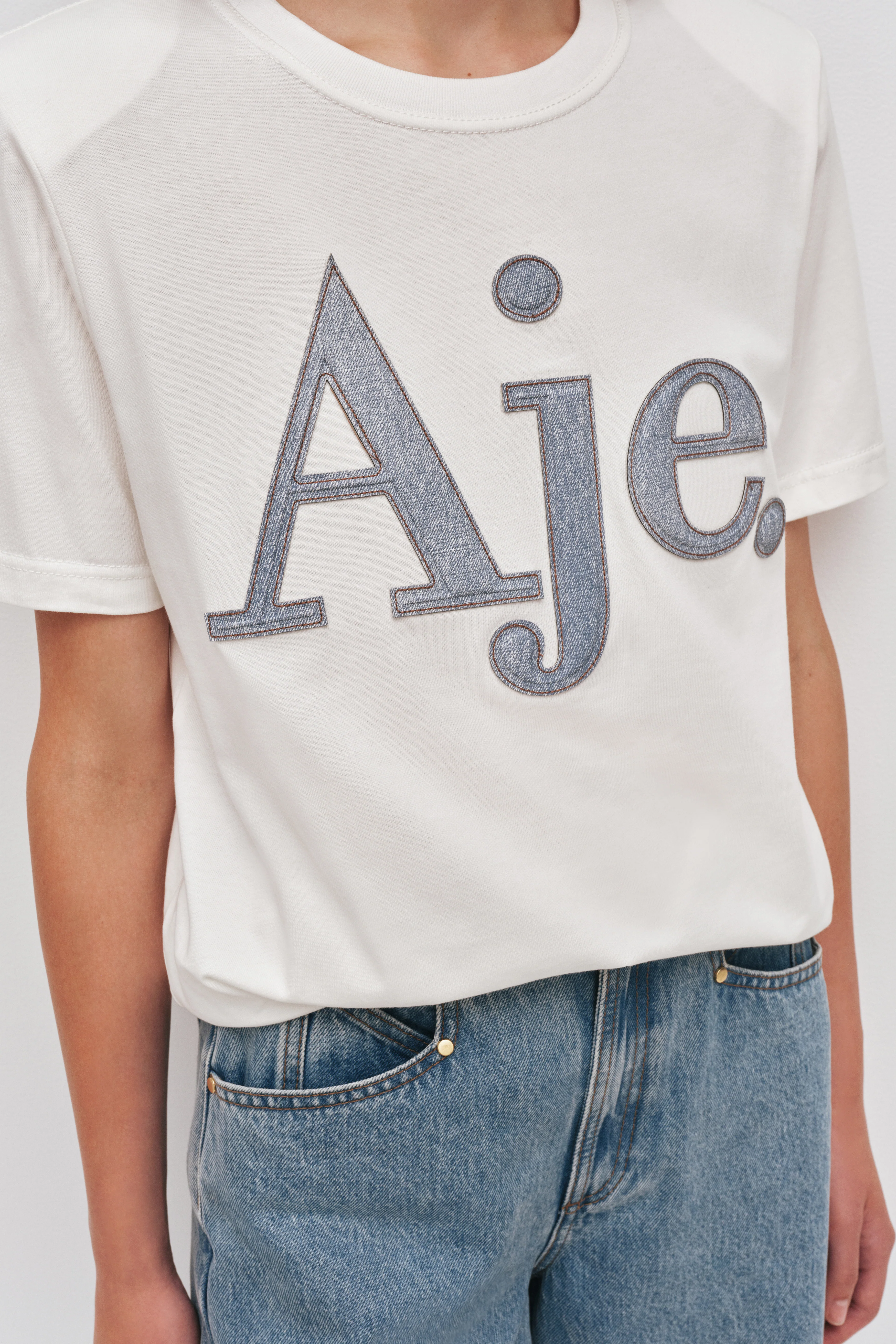 Sunniva Logo Tee - Image 4