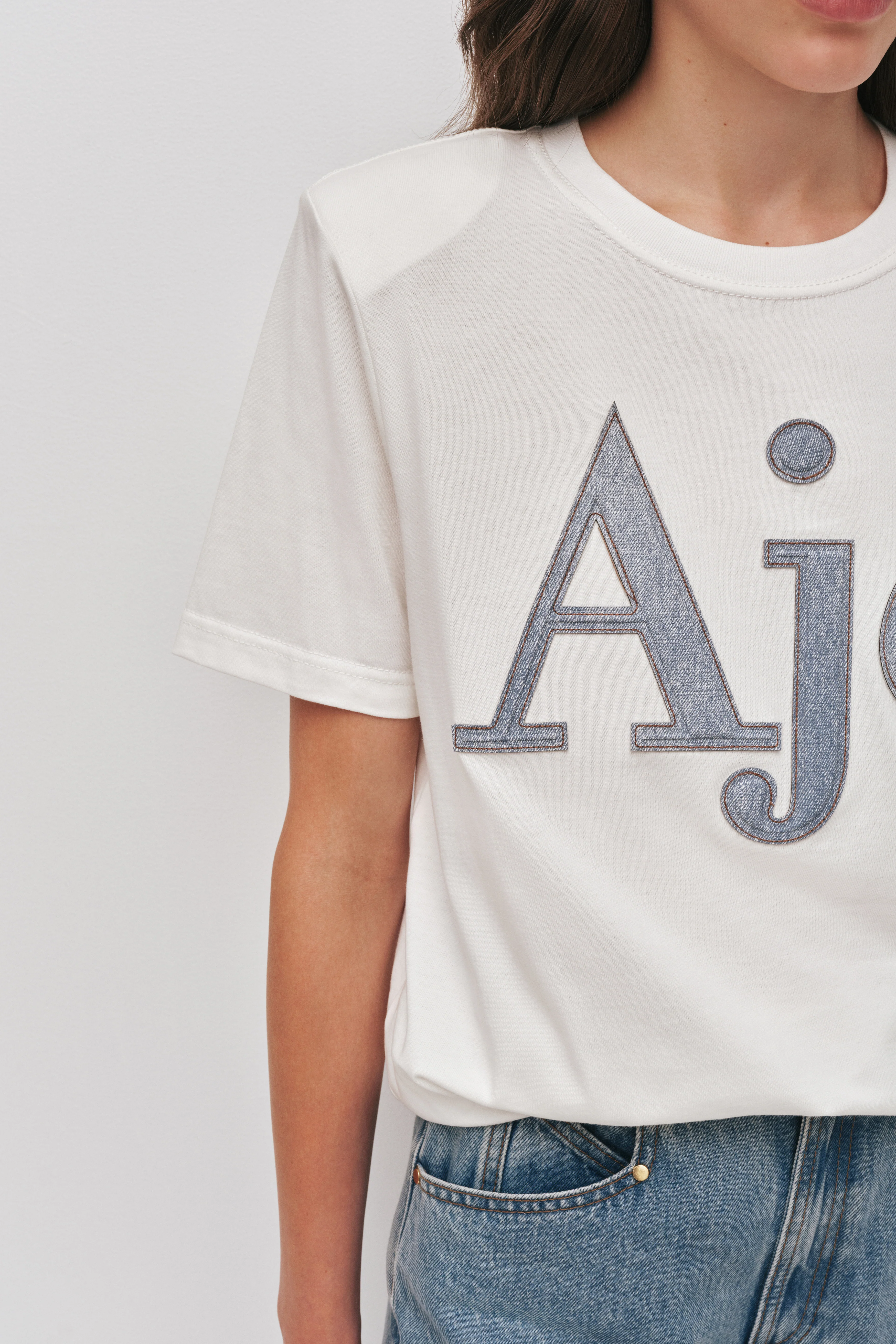 Sunniva Logo Tee - Image 5