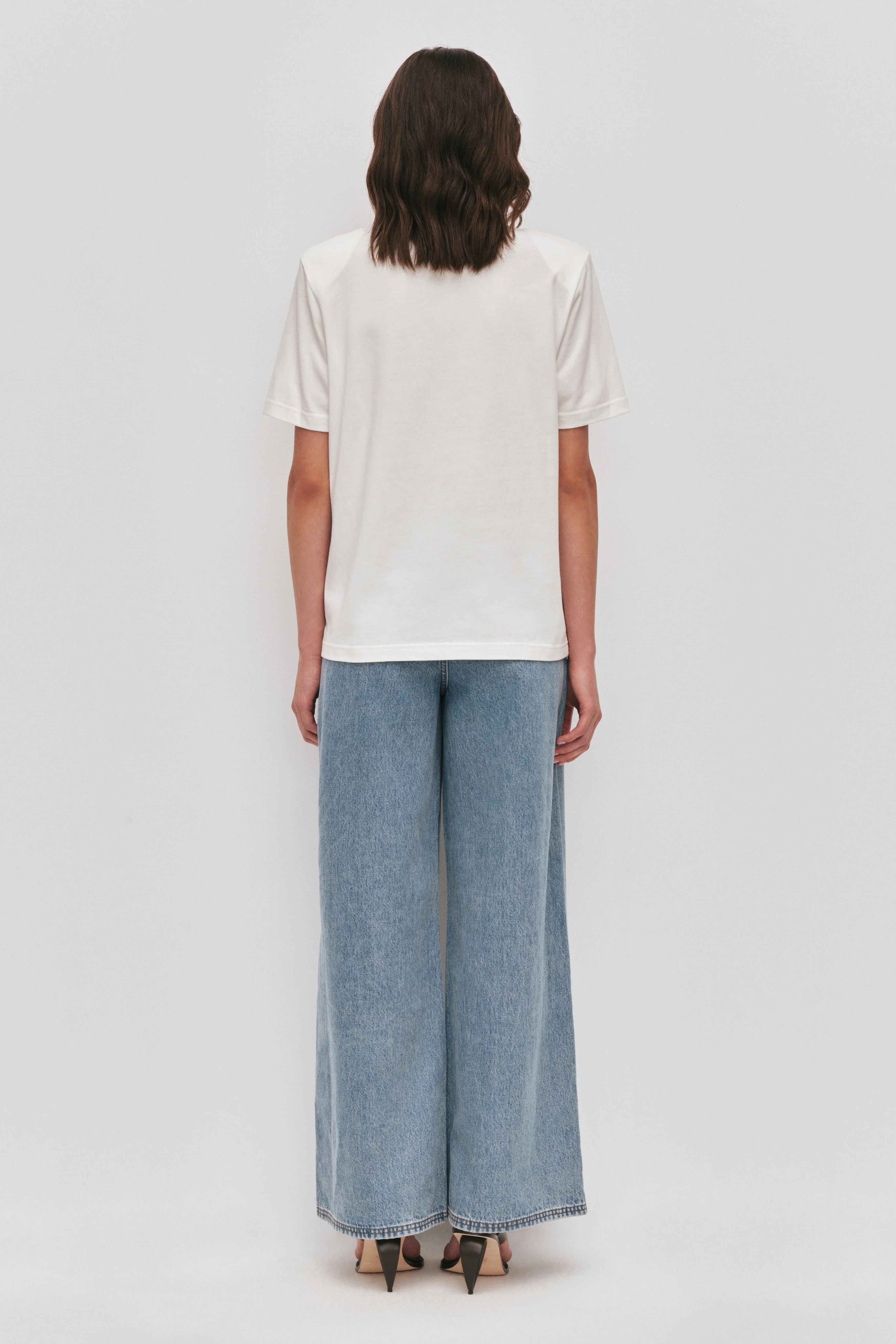 Sunniva Logo Tee - Image 6