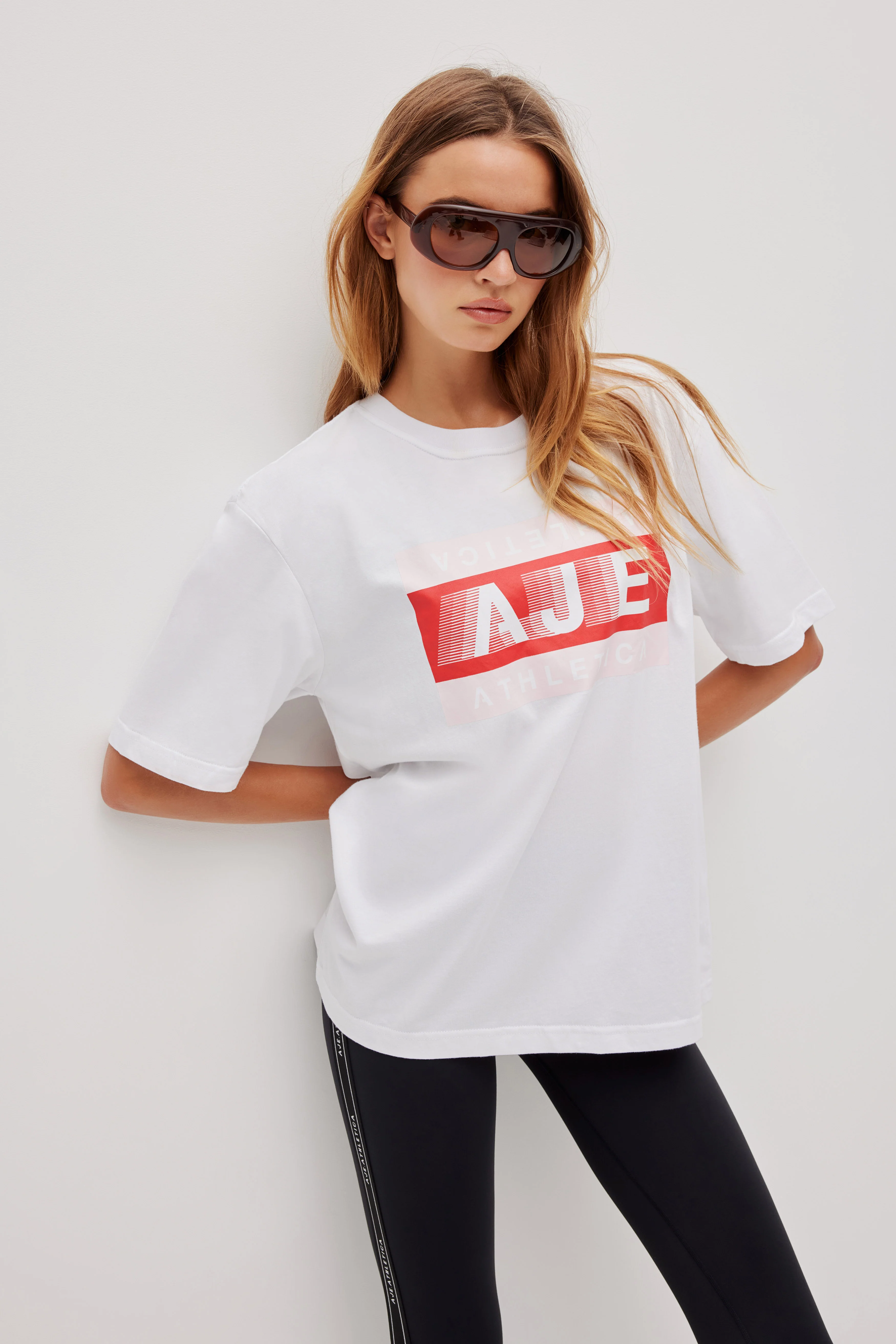 Swift Contrast Logo Tee 102 - Image 11