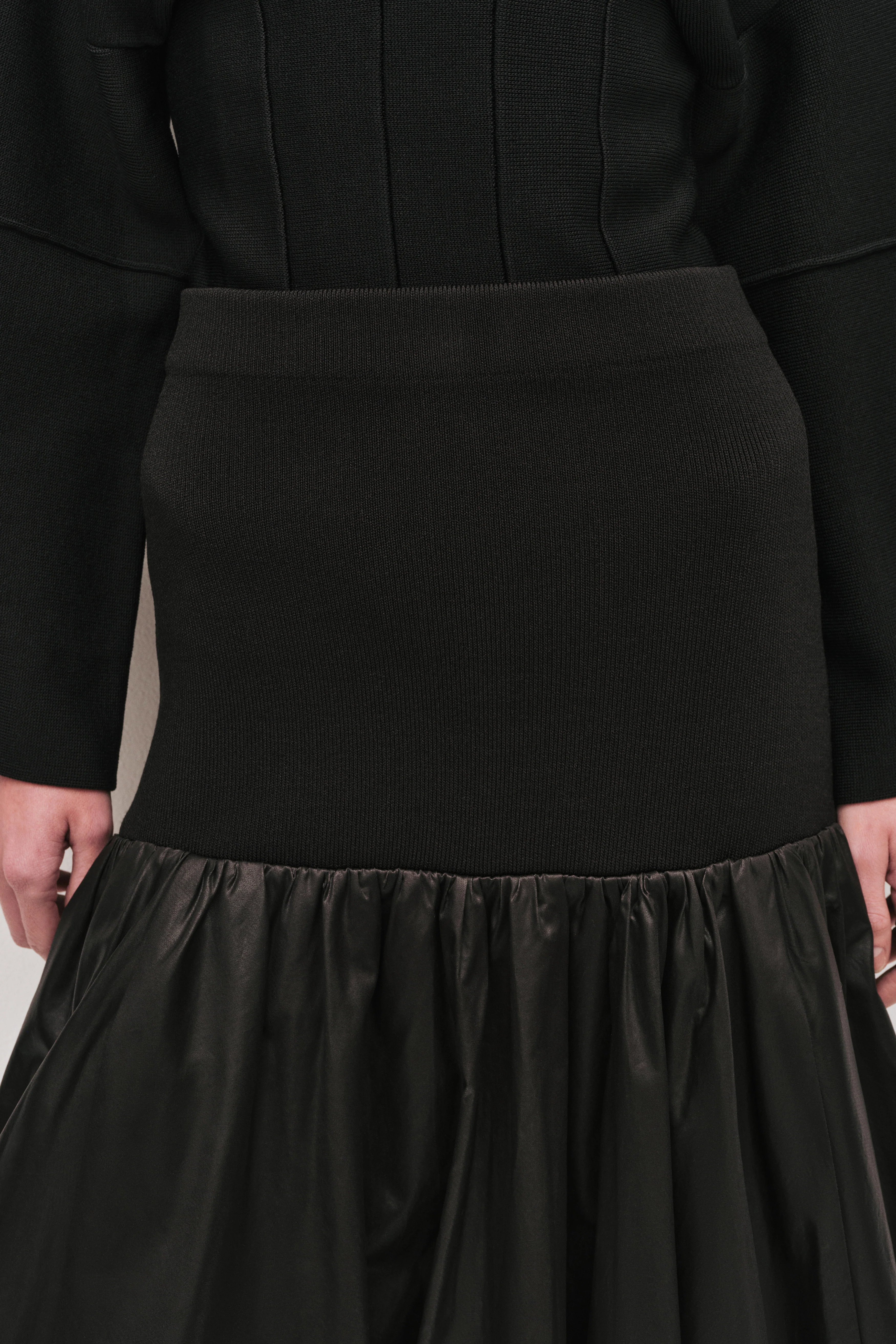 Venetia Knit Midi Skirt - Image 4